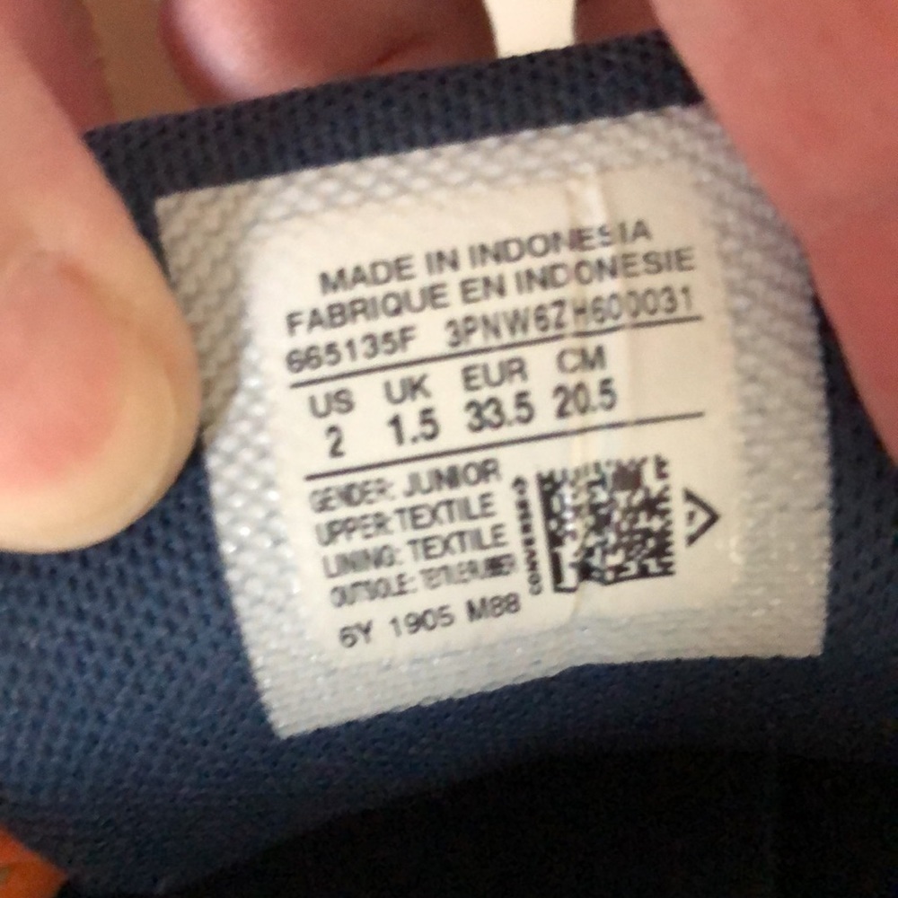 3/$25 Children’s Converse All Star Shoes Size 2 - Picture 6 of 15